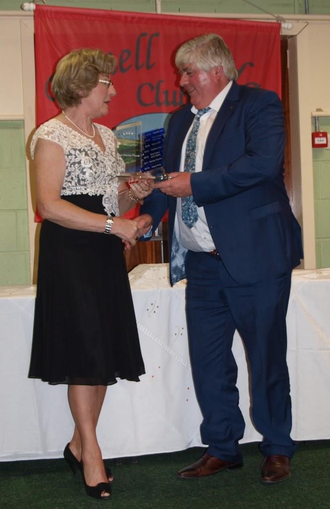 Eamonn Bray is presented with his prize as Winning Novice Player of the year by President Maura McAuliffe