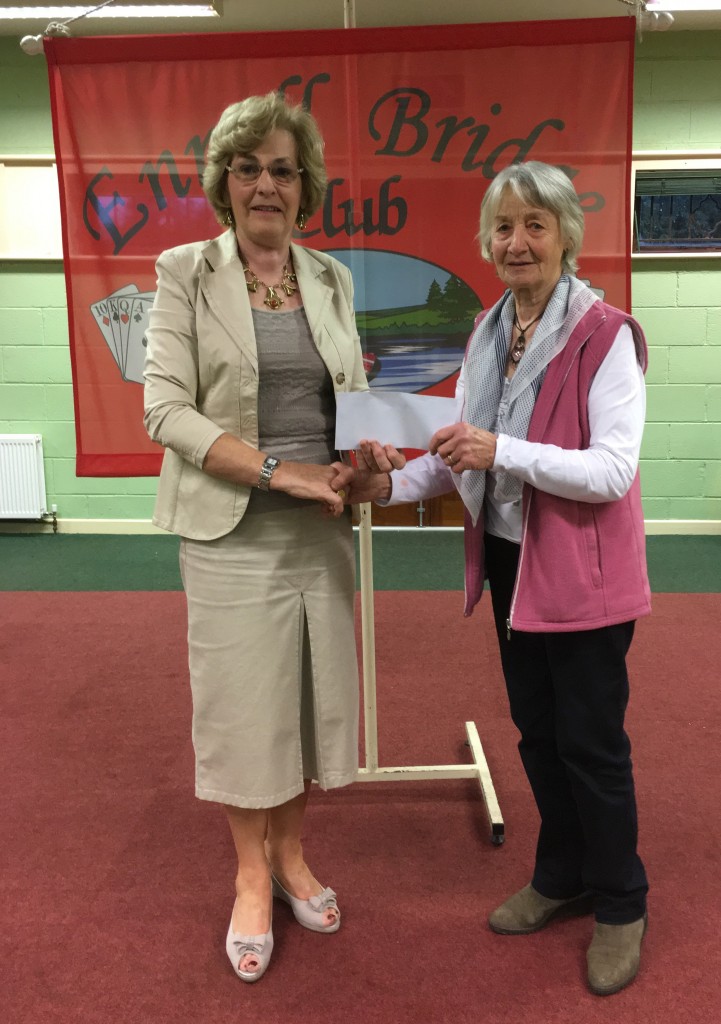 Kathleen O'Reillyis presented with the winners prize in the Summer League by President Maura McAuliffe