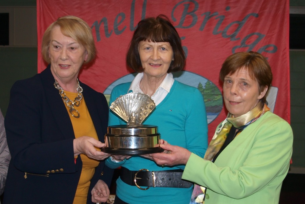 P31133010 Winners of Jack Bray Trophy 2019 Marie Bray and Chris Gallagher with Monica OGorman